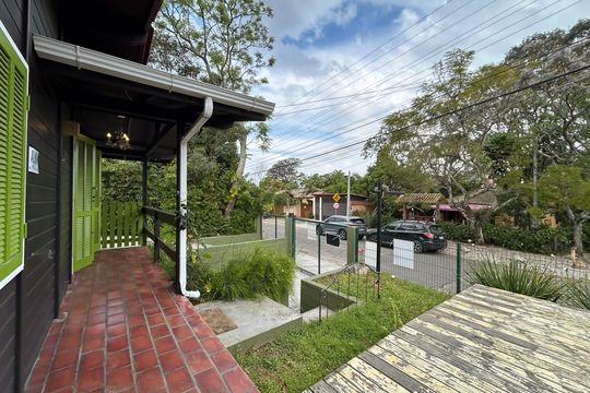 Jardim de casa para alugar com 3 quartos, 170m² em Rio Tavares, Florianópolis