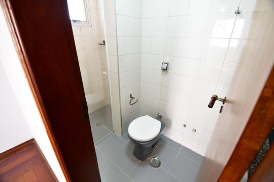 Banheiro Suíte de apartamento à venda com 3 quartos, 120m² em Cambuí, Campinas