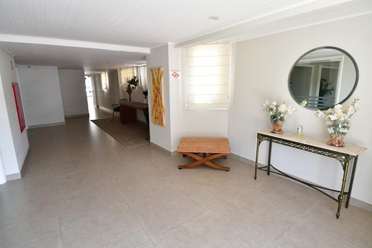 Hall social de apartamento à venda com 3 quartos, 120m² em Cambuí, Campinas