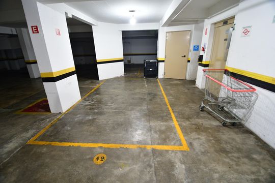 Garagem de apartamento à venda com 3 quartos, 120m² em Cambuí, Campinas