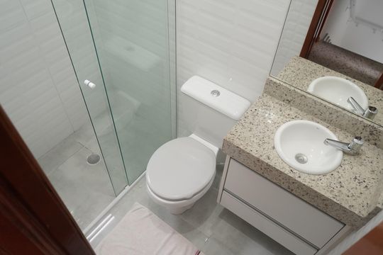 Banheiro de casa de condomínio para alugar com 2 quartos, 63m² em Penha de França, São Paulo