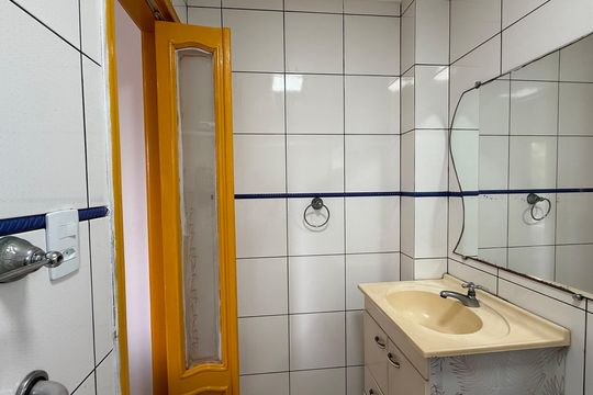 Banheiro Suíte de apartamento para alugar com 2 quartos, 92m² em Vila Alzira, Guarujá