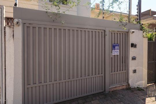 Fachada de casa à venda com 4 quartos, 260m² em Jardim Nossa Senhora Aparecida, São Paulo