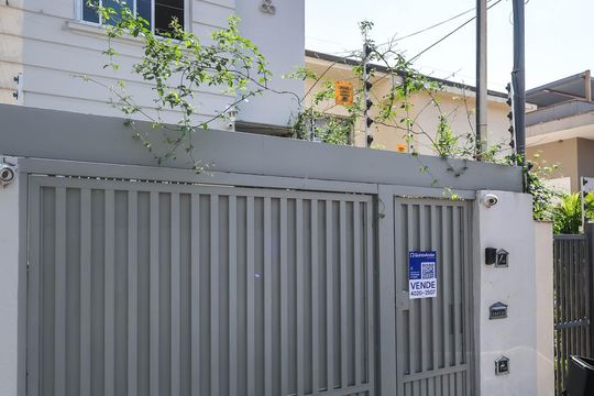 Fachada de casa à venda com 4 quartos, 260m² em Jardim Nossa Senhora Aparecida, São Paulo