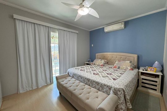 Quarto de casa de condomínio à venda com 4 quartos, 358m² em Taquara, Rio de Janeiro