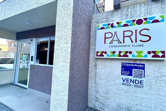 Placa instalada na fachada do imóvel  de apartamento à venda com 2 quartos, 55m² em Vila Galvão, Guarulhos