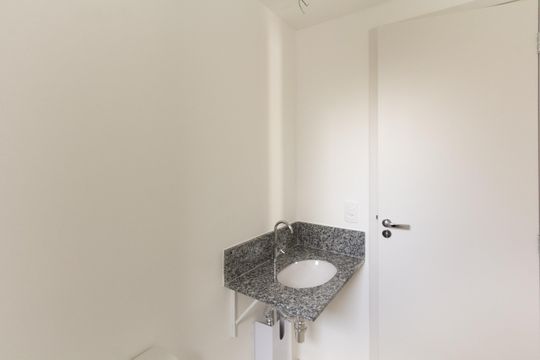 Banheiro de apartamento à venda com 2 quartos, 49m² em Vila Nova Conceição, São Paulo