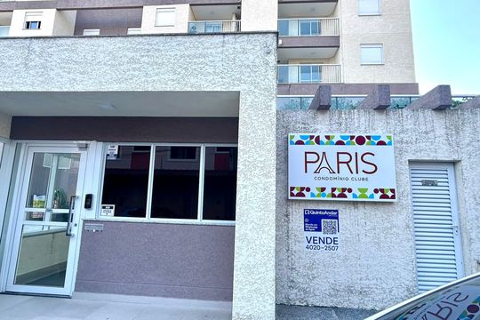Placa instalada na fachada do imóvel  de apartamento à venda com 2 quartos, 45m² em Vila Galvão, Guarulhos