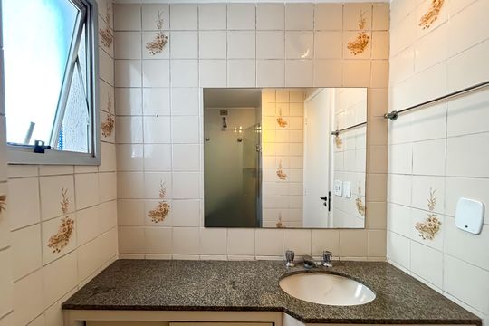 Banheiro Social de apartamento à venda com 3 quartos, 72m² em Pompeia, São Paulo