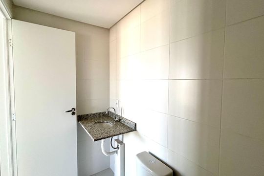 Banheiro de apartamento à venda com 2 quartos, 45m² em Vila Galvão, Guarulhos