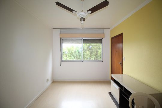 Sala de apartamento para alugar com 1 quarto, 45m² em Jardim Itu, Porto Alegre