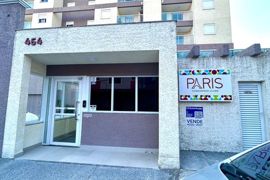 Placa instalada na fachada do imóvel  de apartamento à venda com 2 quartos, 45m² em Vila Galvão, Guarulhos