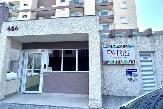 Placa instalada na fachada do imóvel  de apartamento à venda com 2 quartos, 55m² em Vila Galvão, Guarulhos