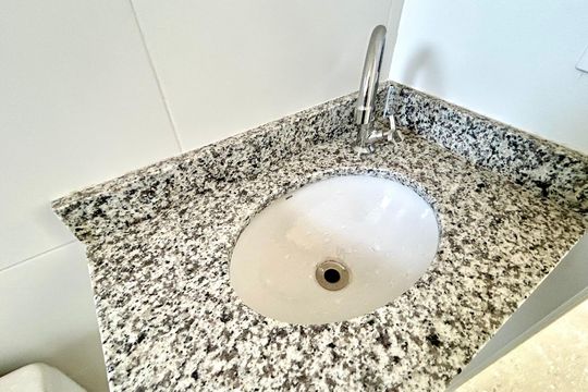 Banheiro 1 de apartamento à venda com 2 quartos, 55m² em Vila Galvão, Guarulhos