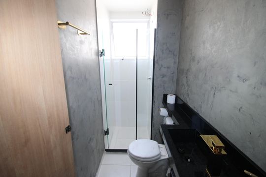 Banheiro de apartamento para alugar com 2 quartos, 42m² em Fazenda Caguaçu, São Paulo