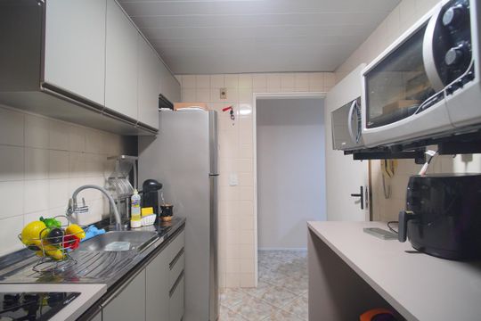 Cozinha de apartamento à venda com 2 quartos, 51m² em Centro, Canoas