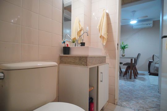 Banheiro de apartamento à venda com 2 quartos, 51m² em Centro, Canoas