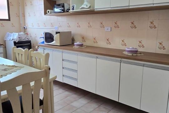Cozinha de apartamento para alugar com 2 quartos, 85m² em Vila Caiçara, Praia Grande