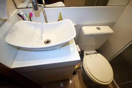 Banheiro de apartamento para alugar com 2 quartos, 47m² em Irajá, Rio de Janeiro