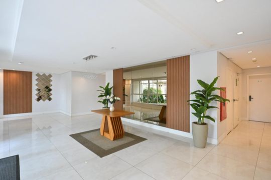Hall Social de apartamento à venda com 3 quartos, 70m² em Vila Suzana, São Paulo