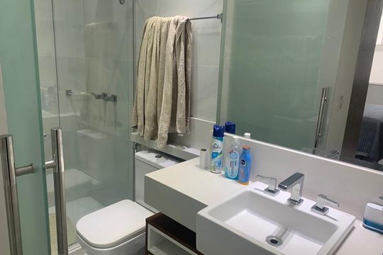 Banheiro Suíte de apartamento à venda com 3 quartos, 93m² em Leblon, Rio de Janeiro