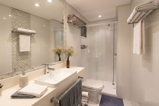 Banheiro de apartamento para alugar com 1 quarto, 55m² em Bigorrilho, Curitiba