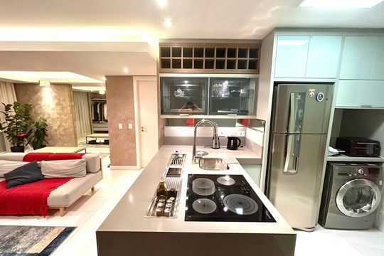 Cozinha de apartamento para alugar com 1 quarto, 55m² em Bigorrilho, Curitiba