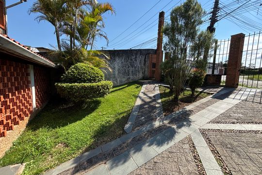 Quintal da frente  de casa à venda com 3 quartos, 457m² em Centro Alto, Ribeirão Pires