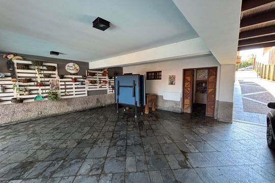 Garagem de casa à venda com 3 quartos, 457m² em Centro Alto, Ribeirão Pires
