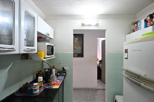 Cozinha de apartamento à venda com 2 quartos, 55m² em Parque Pinheiros, Taboão da Serra