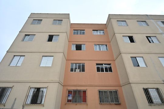 Fachada de apartamento à venda com 2 quartos, 55m² em Parque Pinheiros, Taboão da Serra