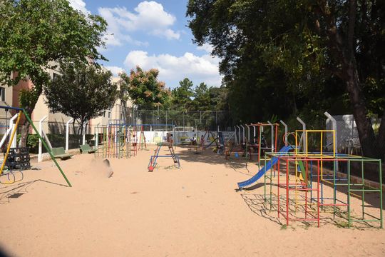 Playground de apartamento à venda com 2 quartos, 55m² em Parque Pinheiros, Taboão da Serra