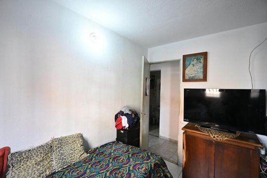 Quarto 1 de apartamento à venda com 2 quartos, 55m² em Parque Pinheiros, Taboão da Serra
