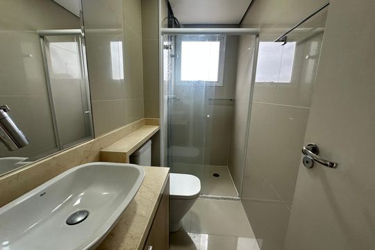 Banheiro de apartamento para alugar com 2 quartos, 58m² em Jardim Maria Helena, Barueri