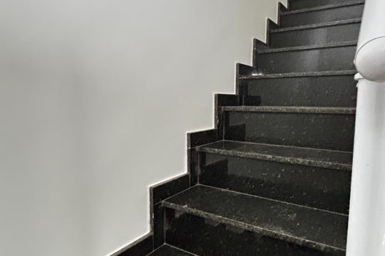 Escada de apartamento à venda com 2 quartos, 100m² em Vila Curuçá, Santo André