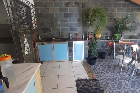 Casa à venda com 3 quartos, 227m² em Planalto, Belo Horizonte