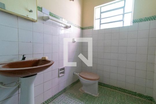 Banheiro 1 de casa à venda com 2 quartos, 100m² em Vila Paranagua, São Paulo