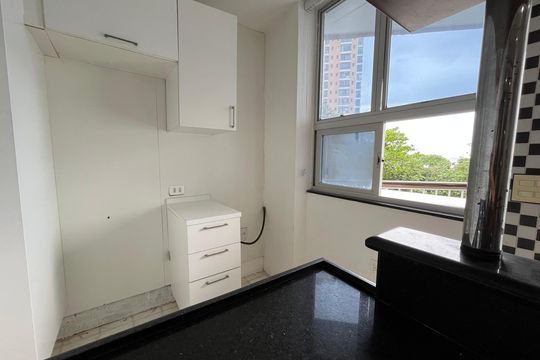 Cozinha de apartamento à venda com 1 quarto, 50m² em Barra da Tijuca, Rio de Janeiro