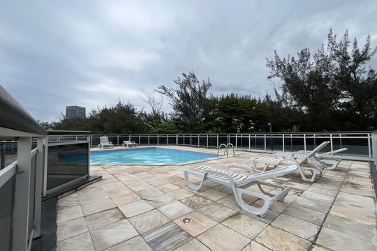 Área comum - Piscina de apartamento à venda com 1 quarto, 50m² em Barra da Tijuca, Rio de Janeiro