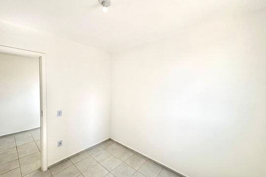 Quarto 2 de apartamento para alugar com 2 quartos, 45m² em Jardim Lourdes, Ferraz de Vasconcelos