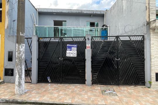 Fachada + Placa de casa à venda com 3 quartos, 177m² em Jardim Lageado, São Paulo