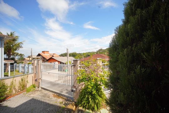 Vista do Quarto 2 de casa para alugar com 2 quartos, 425m² em Sambaqui, Florianópolis