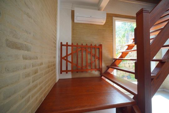 Escada de Acesso a Cobertura  de casa para alugar com 2 quartos, 425m² em Sambaqui, Florianópolis