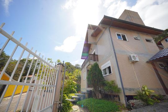 Área externa  de casa para alugar com 2 quartos, 425m² em Sambaqui, Florianópolis