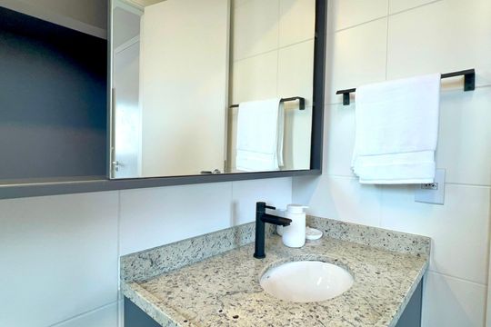 Banheiro da Suíte de apartamento para alugar com 1 quarto, 25m² em Pinheiros, São Paulo