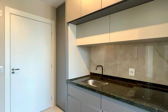 Cozinha de apartamento para alugar com 1 quarto, 25m² em Pinheiros, São Paulo