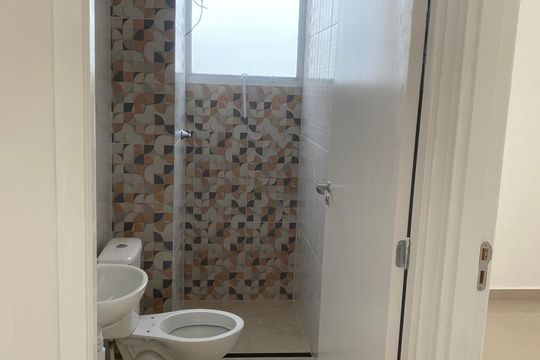 Banheiro de apartamento à venda com 2 quartos, 38m² em Jardim do Lago, Osasco