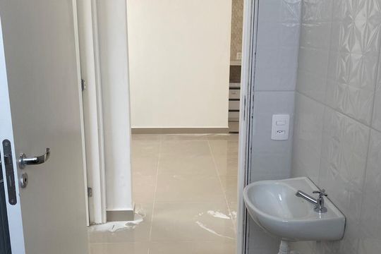 Banheiro de apartamento à venda com 2 quartos, 38m² em Jardim do Lago, Osasco