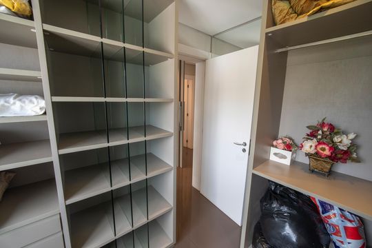 Closet da suíte de apartamento à venda com 2 quartos, 187m² em Água Verde, Curitiba