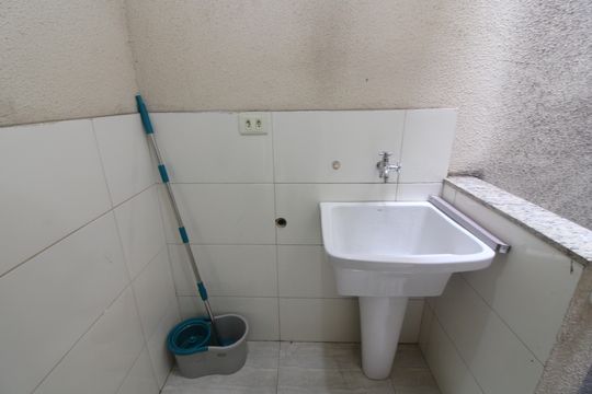 Área de Serviço de casa de condomínio para alugar com 2 quartos, 51m² em Vila Ré, São Paulo